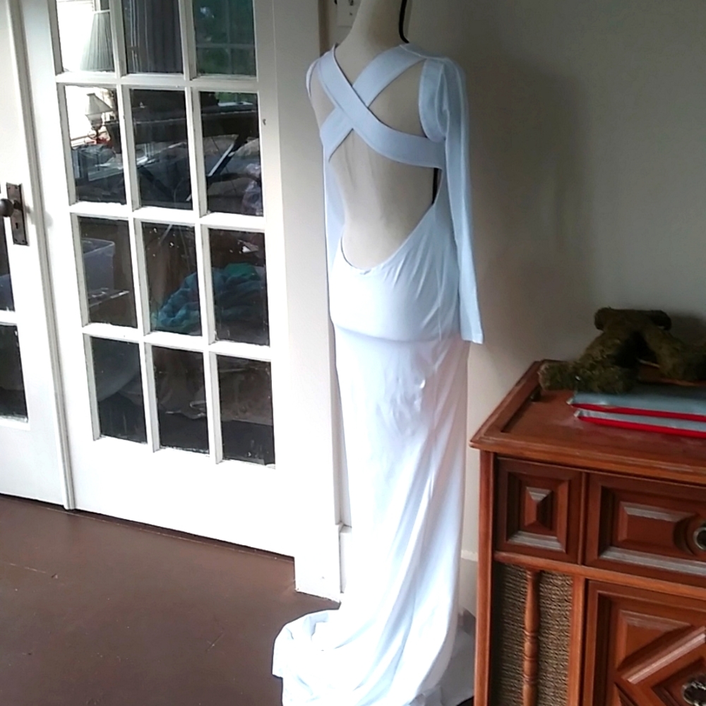 White gown. Great for a cruise! Never worn.